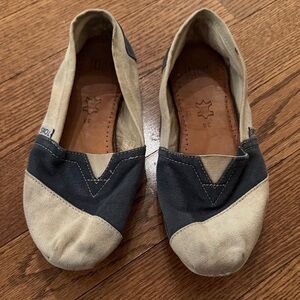 Toms Classic Two-Tone Canvas Slip-On Shoes
